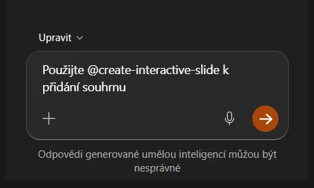 Pole pro zadání v panelu Copilota v režimu Upravit s předvyplněným textem „Použijte @create-interactive-slide k přidání souhrnu“