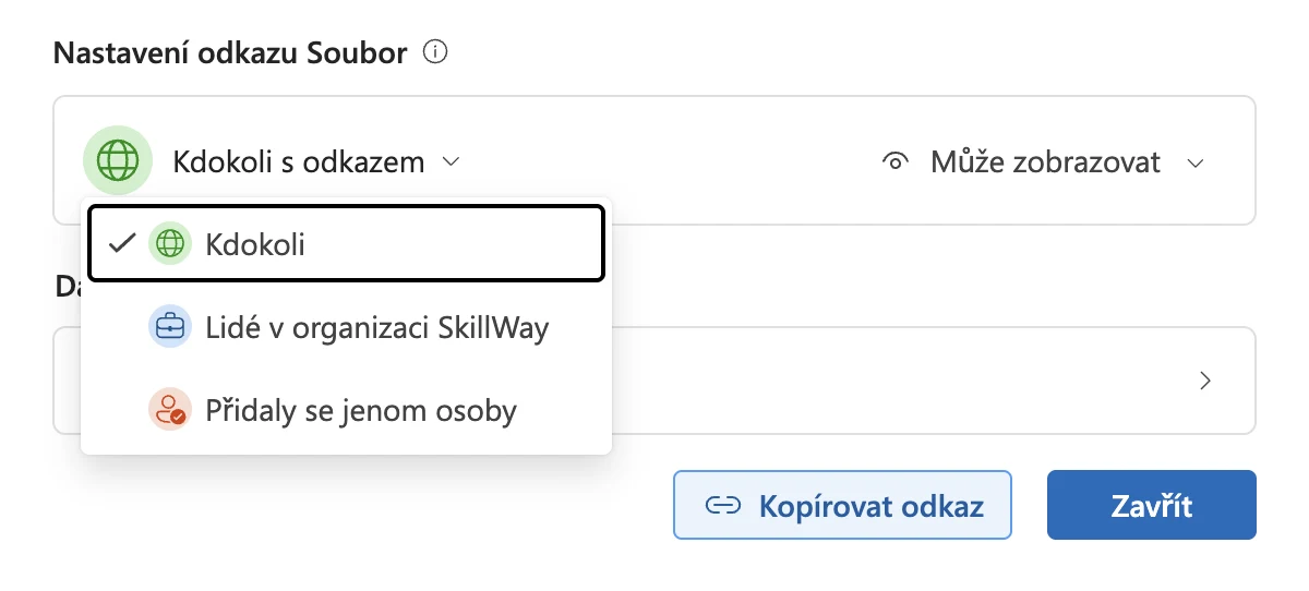 Rozbalená nabídka dosahu v Nastavení odkazu Soubor se třemi volbami: Kdokoli (zaškrtnuto), Lidé v organizaci SkillWay a Přidaly se jenom osoby; vpravo oprávnění Může zobrazovat